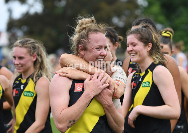 AFLW 2022 S7 First Semi Final - Richmond v North Melbourne - A-551798