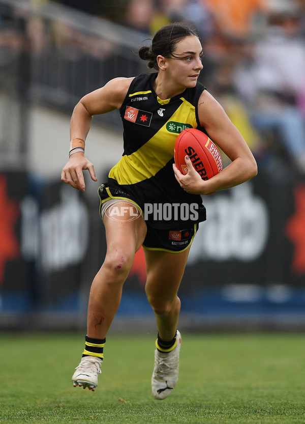 AFLW 2022 S7 First Semi Final - Richmond v North Melbourne - A-551814