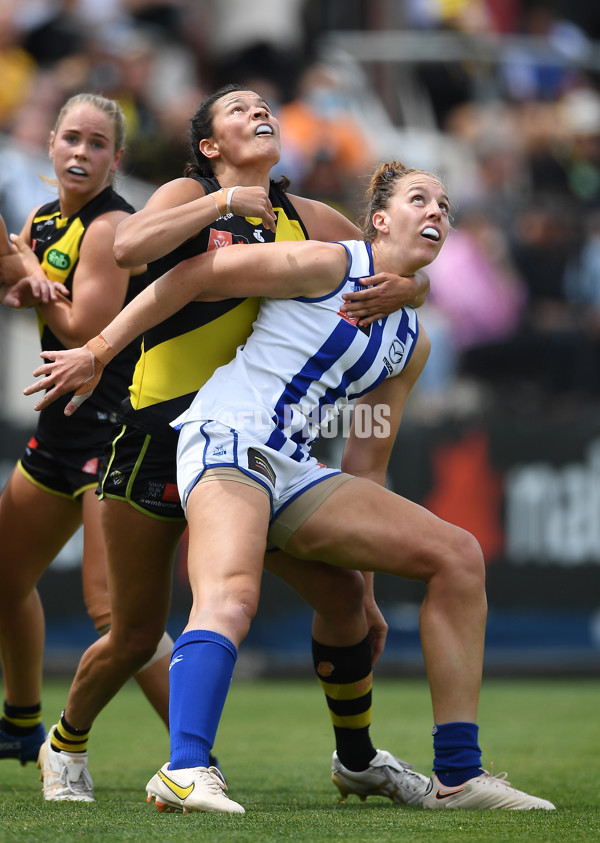 AFLW 2022 S7 First Semi Final - Richmond v North Melbourne - A-554086