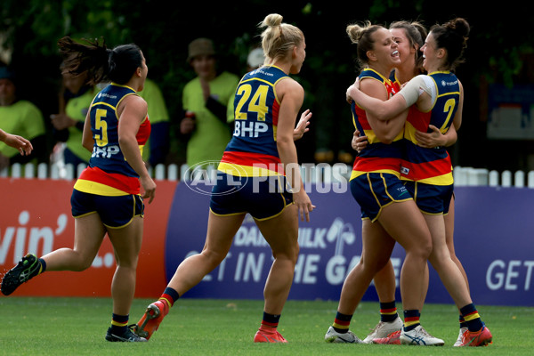 AFLW 2022 S7 Second Semi Final - Adelaide v Collingwood - A-554094