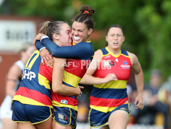 AFLW 2022 S7 Second Semi Final - Adelaide v Collingwood - A-554393