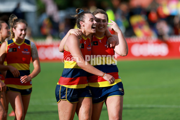 AFLW 2022 S7 Second Semi Final - Adelaide v Collingwood - A-554459