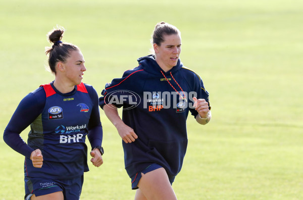 AFLW 2022 S7 Training - Adelaide Crows 161122 - A-567331