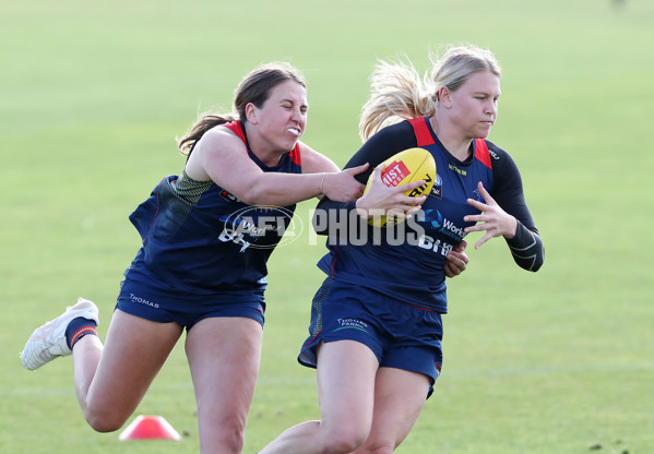 AFLW 2022 S7 Training - Adelaide Crows 161122 - A-567359