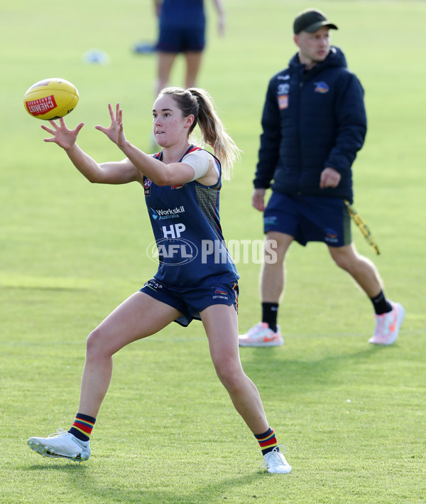 AFLW 2022 S7 Training - Adelaide Crows 161122 - A-569750