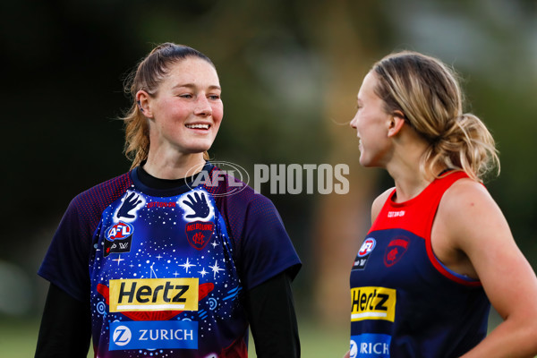AFLW 2022 S7 Training - Melbourne 171122 - A-576390