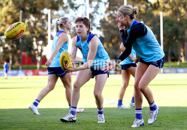 AFLW 2022 S7 Training - North Melbourne 171122 - A-579292