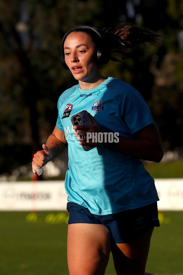 AFLW 2022 S7 Training - North Melbourne 171122 - A-582500