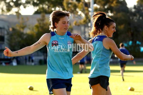AFLW 2022 S7 Training - North Melbourne 171122 - A-582510