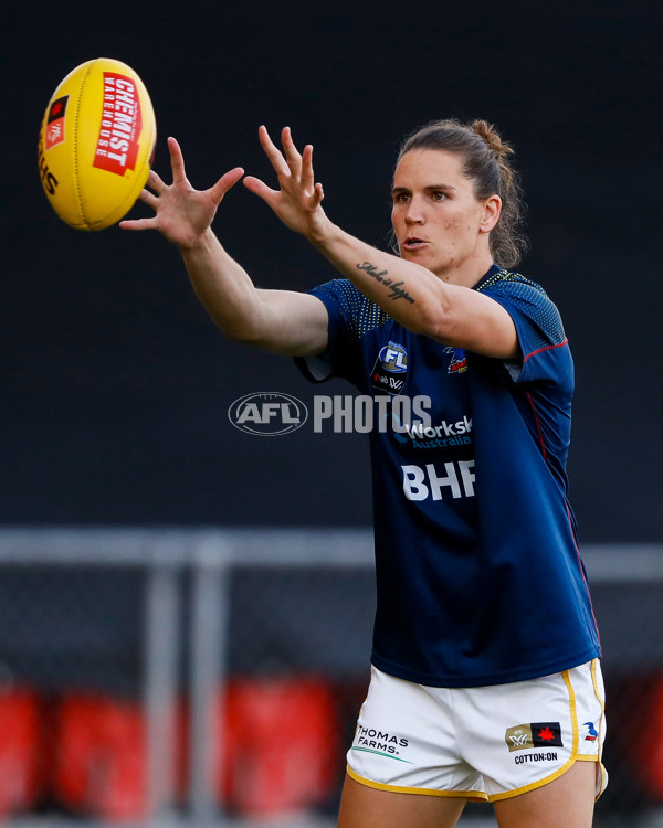 AFLW 2022 S7 First Preliminary Final - Brisbane v Adelaide - A-584953
