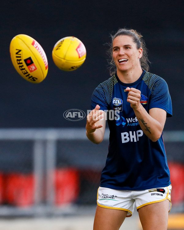 AFLW 2022 S7 First Preliminary Final - Brisbane v Adelaide - A-584957