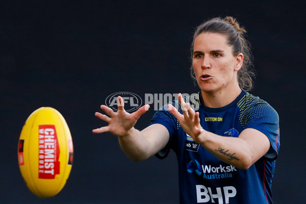 AFLW 2022 S7 First Preliminary Final - Brisbane v Adelaide - A-584970