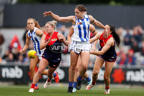 AFLW 2022 S7 Second Preliminary Final - Melbourne v North Melbourne - A-600065