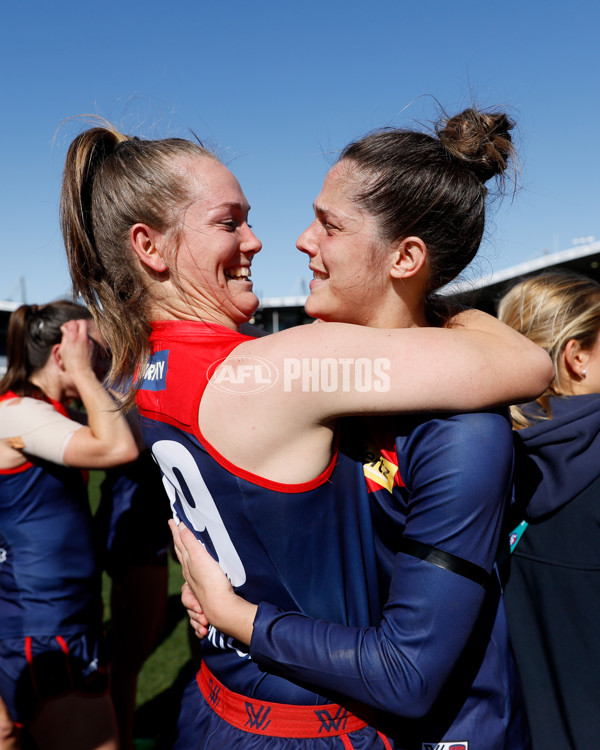 AFLW 2022 S7 Second Preliminary Final - Melbourne v North Melbourne - A-602333