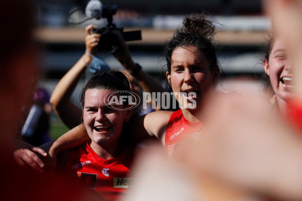 AFLW 2022 S7 Second Preliminary Final - Melbourne v North Melbourne - A-602856