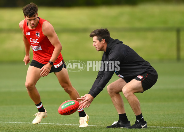 AFL 2022 Training - St Kilda 211122 - A-624675