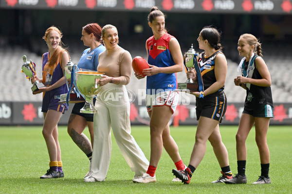 AFLW 2022 S7 Media - Melbourne Demons Media Opportunity 211122 - A-627992
