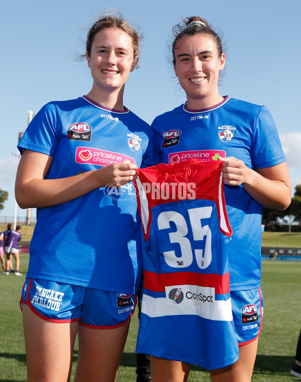 AFLW 2022 Round 10 - Western Bulldogs v Fremantle - A-653643