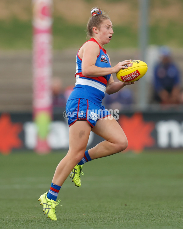 AFLW 2022 Round 10 - Western Bulldogs v Fremantle - A-653661