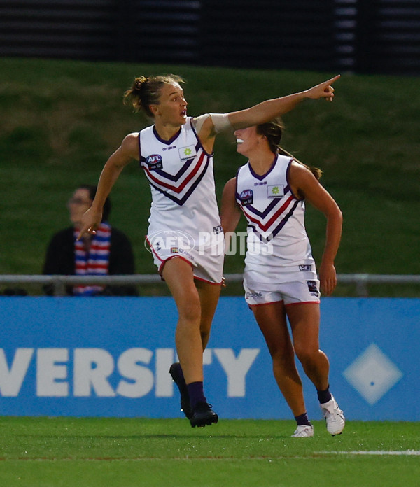 AFLW 2022 Round 10 - Western Bulldogs v Fremantle - A-654751