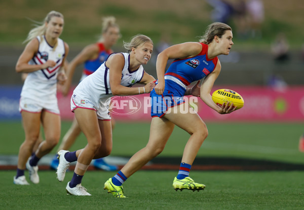 AFLW 2022 Round 10 - Western Bulldogs v Fremantle - A-654755