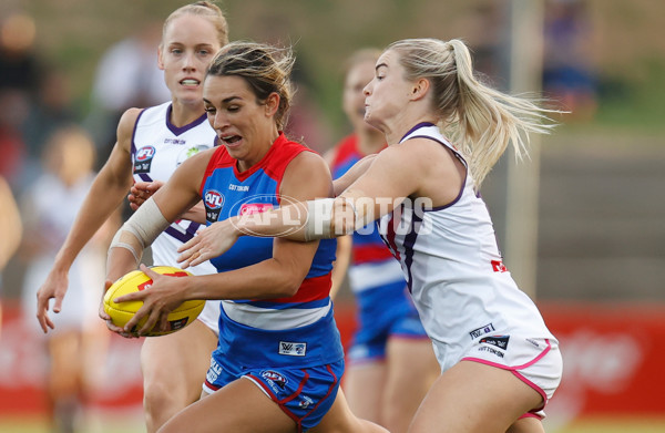 AFLW 2022 Round 10 - Western Bulldogs v Fremantle - A-654770