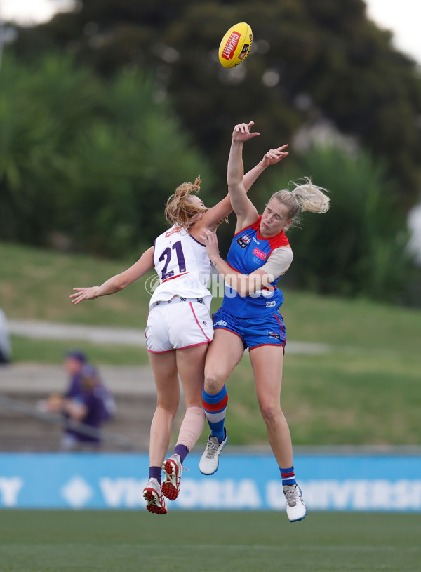 AFLW 2022 Round 10 - Western Bulldogs v Fremantle - A-657327