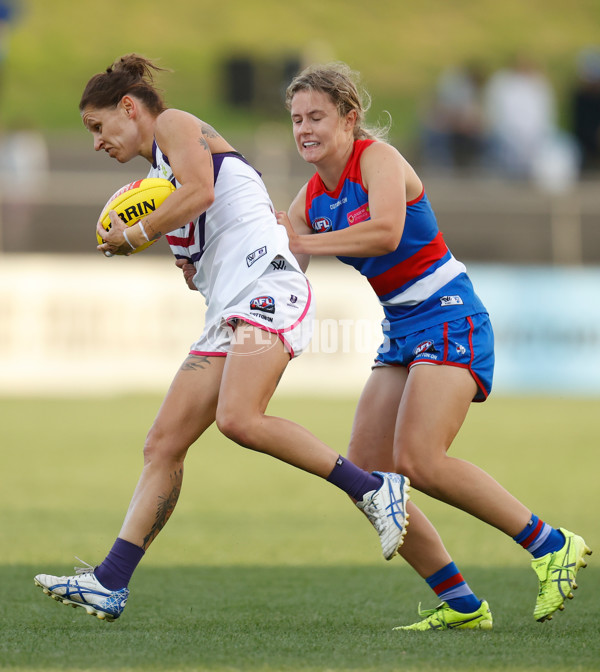 AFLW 2022 Round 10 - Western Bulldogs v Fremantle - A-657346