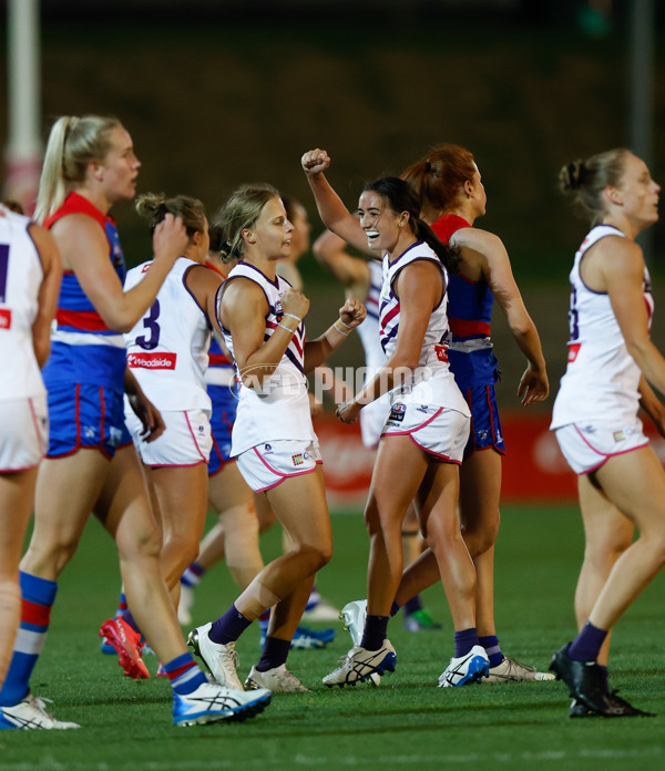 AFLW 2022 Round 10 - Western Bulldogs v Fremantle - A-657349