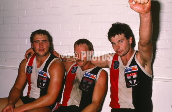 VFL 1989 - St Kilda Saints - 27323