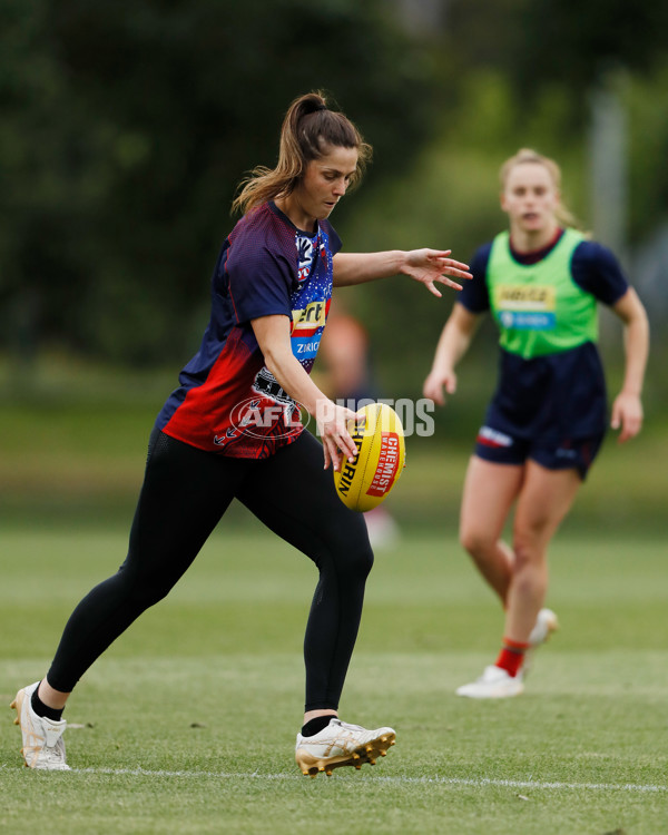 AFLW 2022 S7 Training - Melbourne 241122 - A-779342